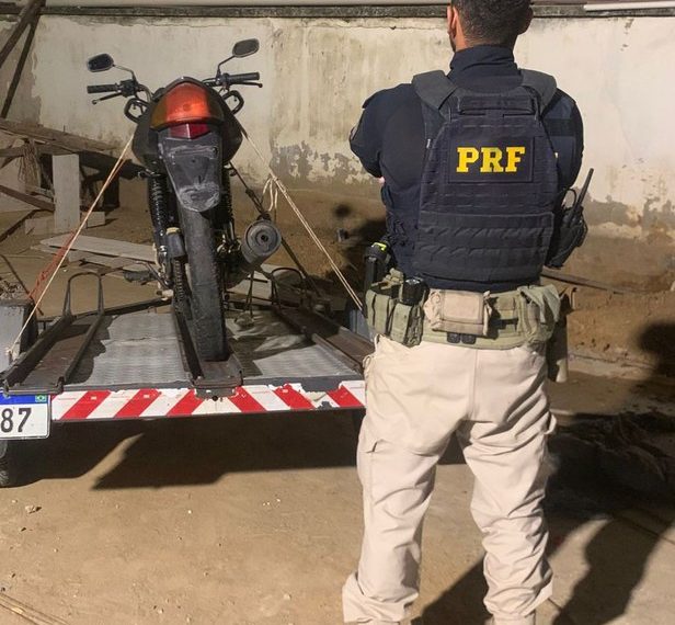 Moto roubada em Campos é recuperada pela PRF em Itaperuna