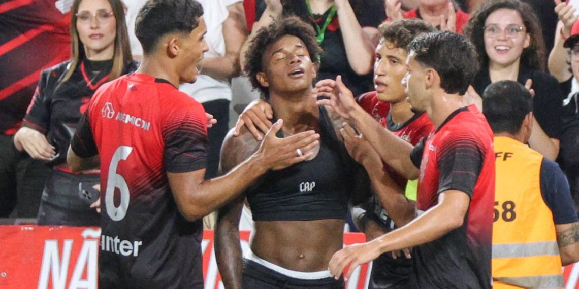 Athletico vê estrela surgir em vitória sobre o Andraus na estreia do Paranaense