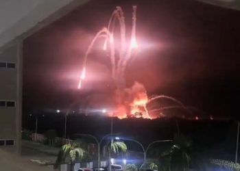 EUA atacam Venezuela e Trump confirma captura de Maduro e esposa