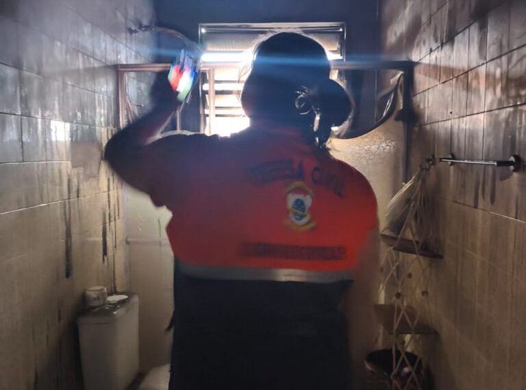 Cestas básicas, águas e colchonetes: família que morava em casa que pegou fogo recebe auxílio e é incluída no ‘Aluguel Social’