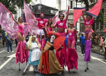 Bloco da Lexa atrai foliões para o circuito Preta Gil no centro do Rio
