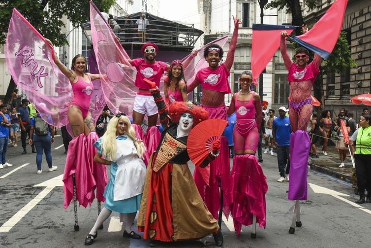 Bloco da Lexa atrai foliões para o circuito Preta Gil no centro do Rio