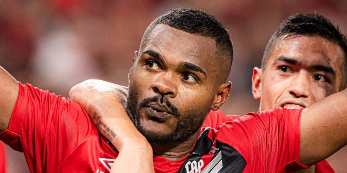 De volta ao Brasil? Ídolo do Athletico, Nikão revela propostas