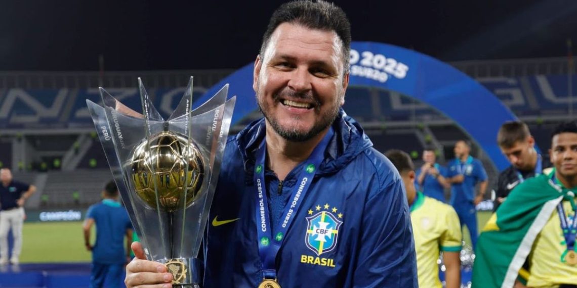 Ex-técnico do Coritiba é anunciado por seleção sul-americana