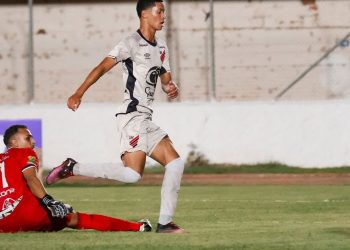Athletico aproveita erro bizarro e vence o Maricá pela Copinha; veja o lance
