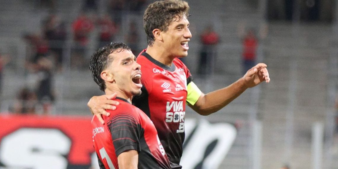 Meia do Athletico lidera ranking de participações em gols entre atletas com até 20 anos