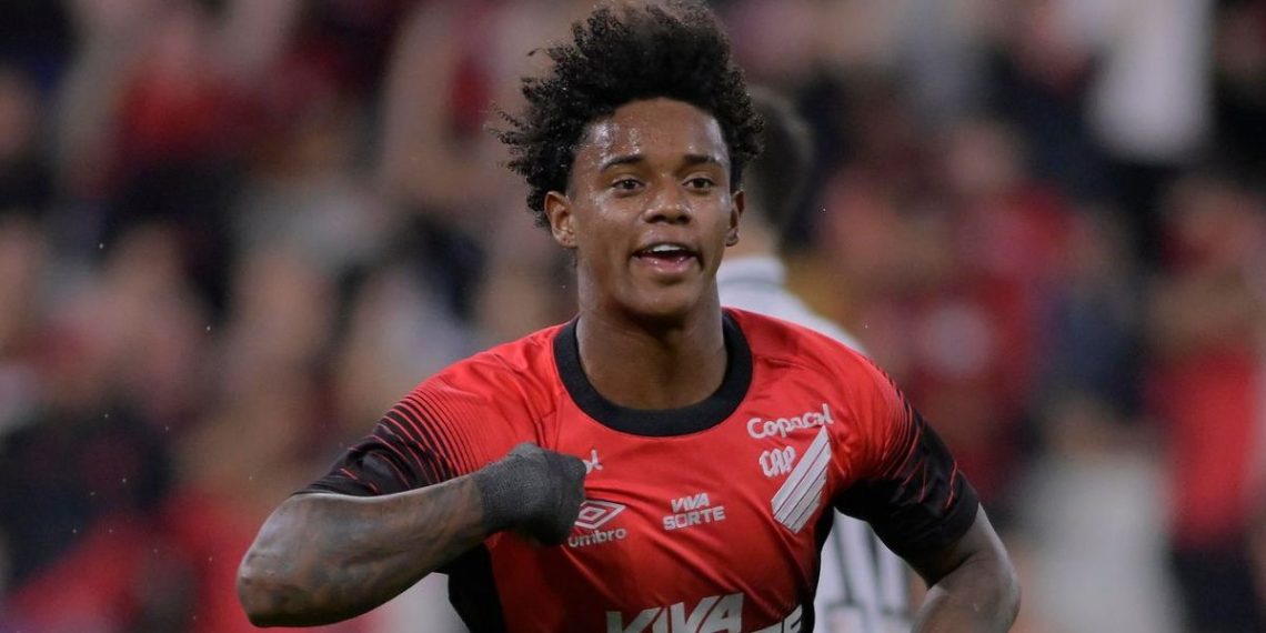 Athletico aumenta salário, valoriza Bruninho e tenta blindar sondagens por promessa