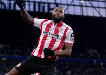 “Pensei em desistir”: Atacante desprezado pelo Athletico brilha com hat-trick na Premier League