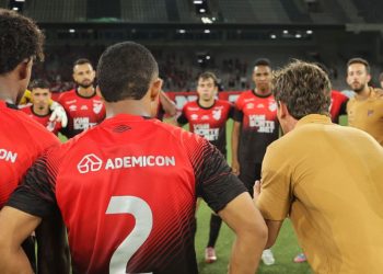 “Não se esqueça…”: Técnico do Athletico revela pedido de Petraglia e critica formato do Paranaense