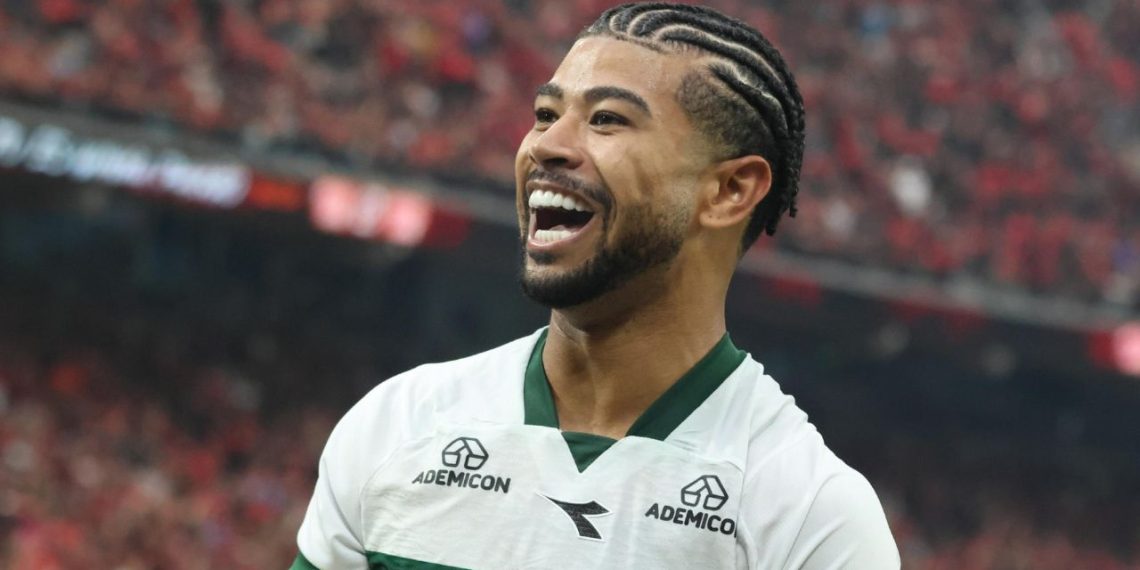Coritiba venceu o Athletico em jogo ainda com carinha e ranço de futebol da Série B