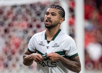 Herói do Coritiba no clássico levou bronca de Odair Hellmann na Série B