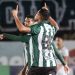 Pedro Rocha “salva” estreantes em primeira vitória do Coritiba no Paranaense