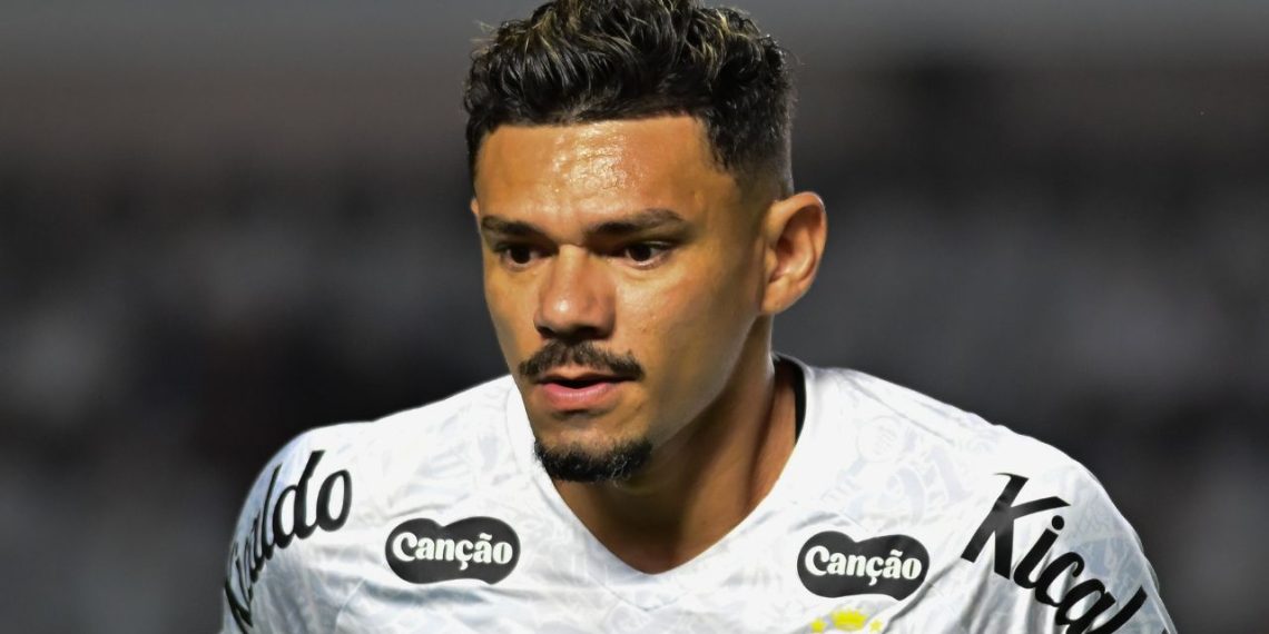 Coritiba avalia contratação de atacante campeão da Libertadores