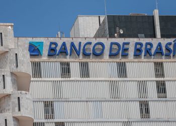 Justiça bloqueia ações do BRB ligadas a Banco Master