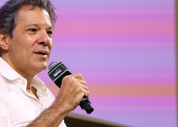 Banco Master é uma pancada no sistema bancário brasileiro, diz Haddad