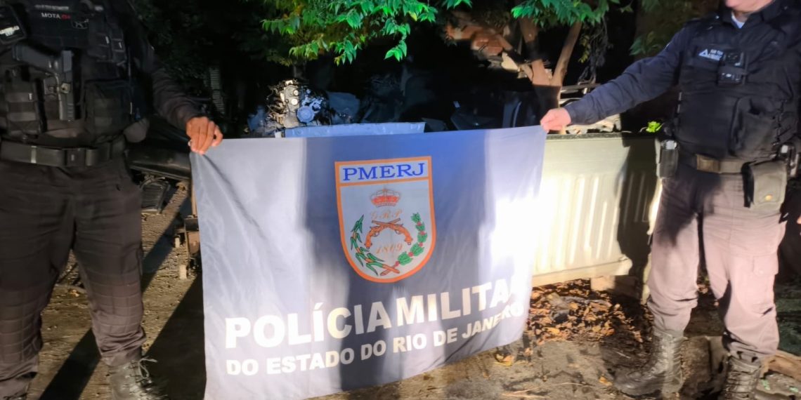 Polícia interdita local de desmanche de veículos e recupera Hilux roubada em Campos