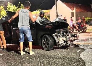 Acidente entre carro e van deixa mulher ferida na rodovia Campos-Farol