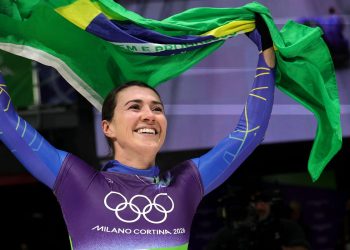 Nicole Silveira alcança melhor resultado olímpico do Brasil no gelo