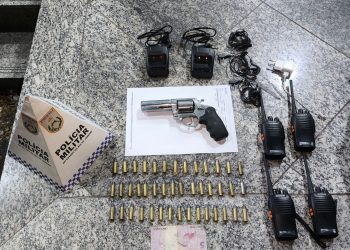 Suspeitos são presos com arma e munições escondidas dentro de urso de pelúcia em Campos