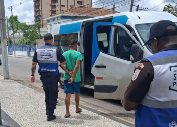 Foragido da Justiça dá “nome falso” duas vezes durante abordagem, mas acaba identificado