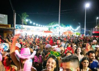 Com encontro de trios e shows, SJB fecha programação de verão