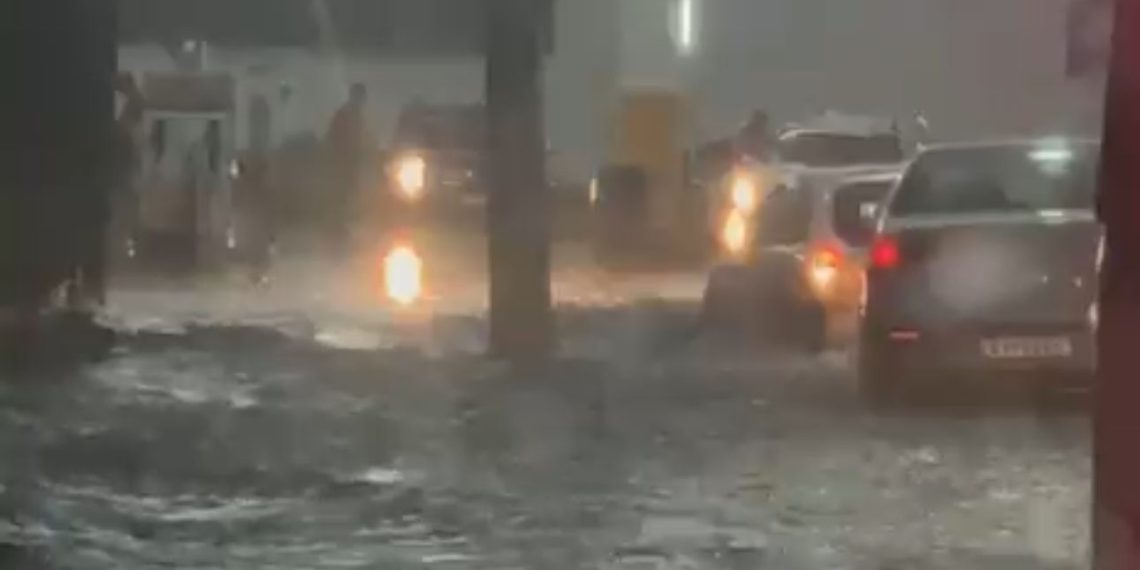 Forte chuva com ventania atinge Campos na tarde desta quarta