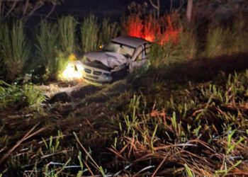 Acidente envolvendo moto e automóvel deixa homem morto e mulher ferida em Martins Lage