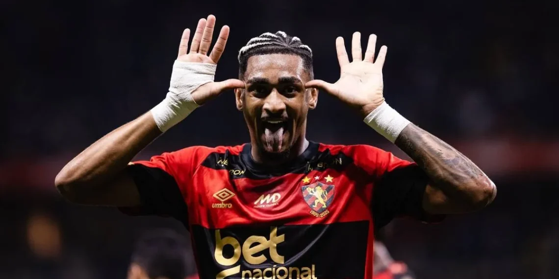 Coritiba insiste em negociação por atacante rebaixado para a Série B