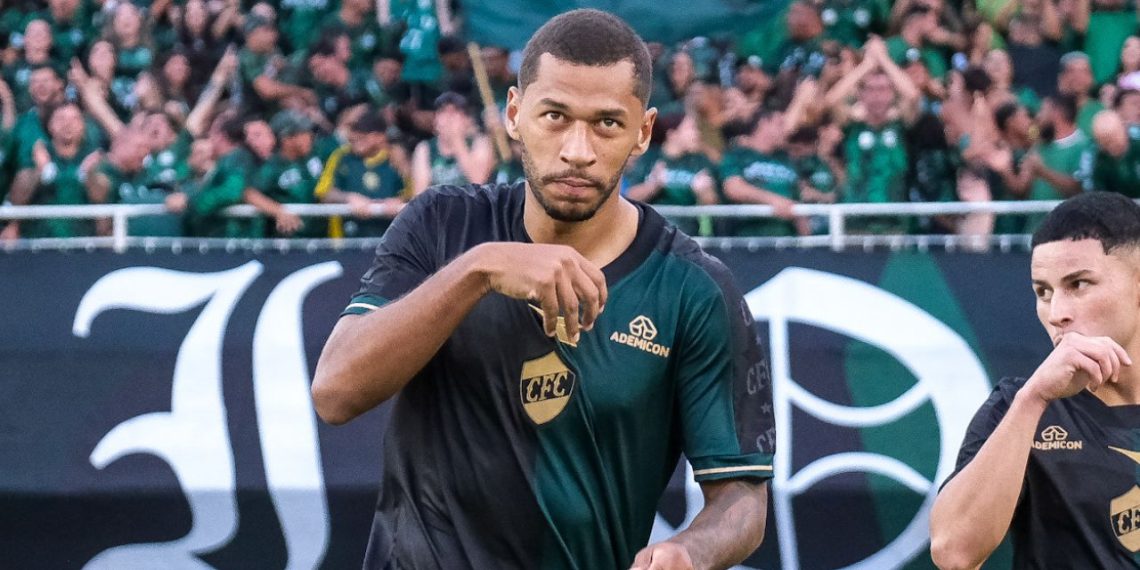 Jogadores celebram fim do jejum no Couto após vitória do Coritiba