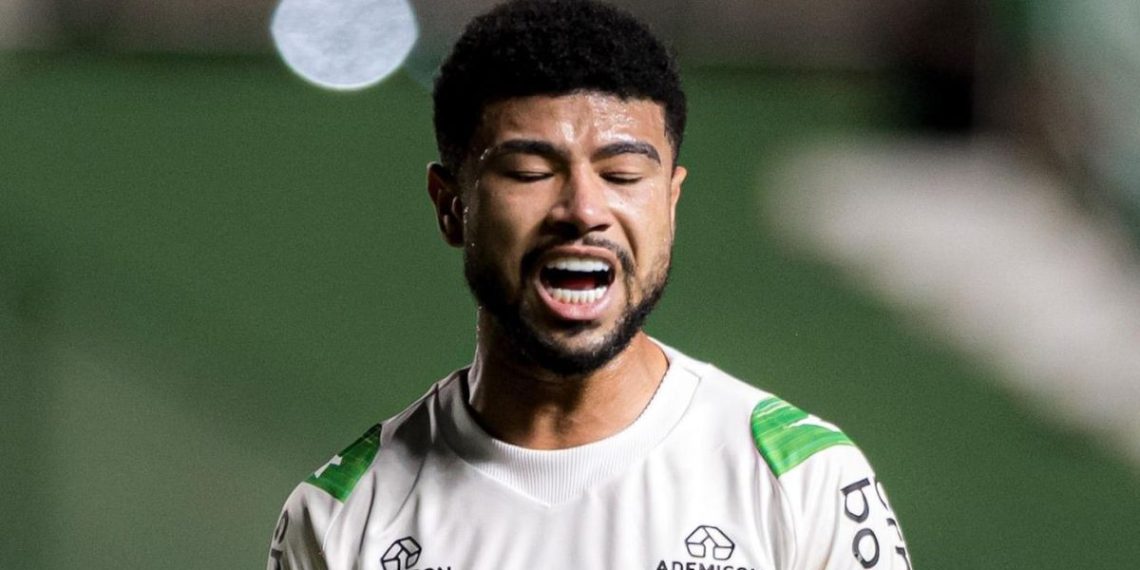 Filho de Lucas Ronier, do Coritiba, é vítima de racismo nas redes sociais