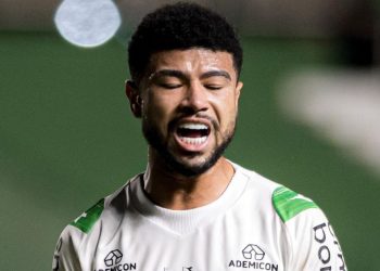 Filho de Lucas Ronier, do Coritiba, é vítima de racismo nas redes sociais