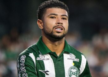 “Tem que ter coragem para jogar no Coritiba”, dispara Ronier após derrota