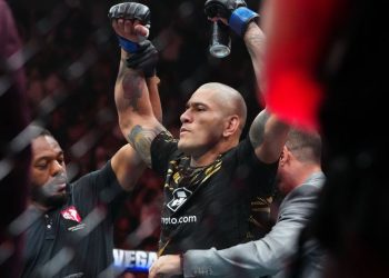 Alex Poatan explica enigma e pode lutar na Casa Branca após anúncio de Dana White