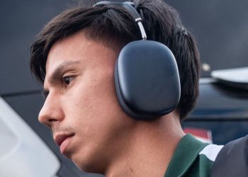 Coritiba acerta contrato mais longo do elenco com promessa da base