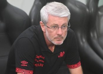 Eliminação do Athletico prova que Petraglia e Odair Hellmann são a tempestade perfeita