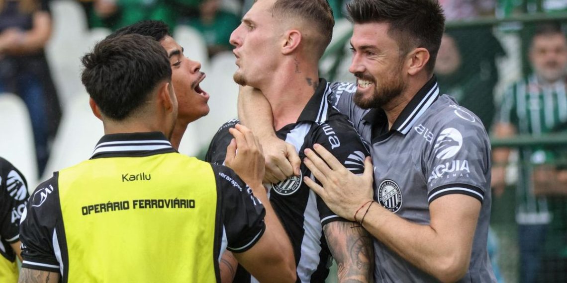 Coritiba cai nos pênaltis e Operário é o primeiro finalista do Paranaense