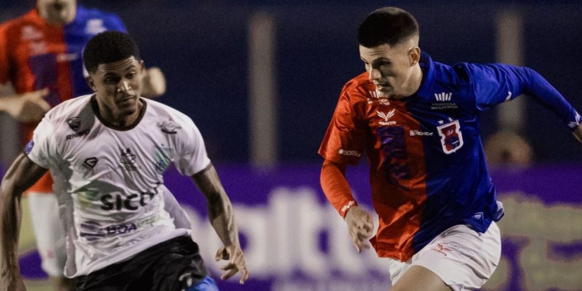 Artilheiro decide e garante a festa da torcida do Paraná Clube na estreia da Segunda Divisão