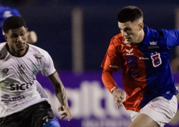 Artilheiro decide e garante a festa da torcida do Paraná Clube na estreia da Segunda Divisão