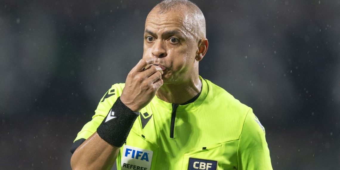Áudio do VAR revela posição da arbitragem em pênalti polêmico contra o Coritiba