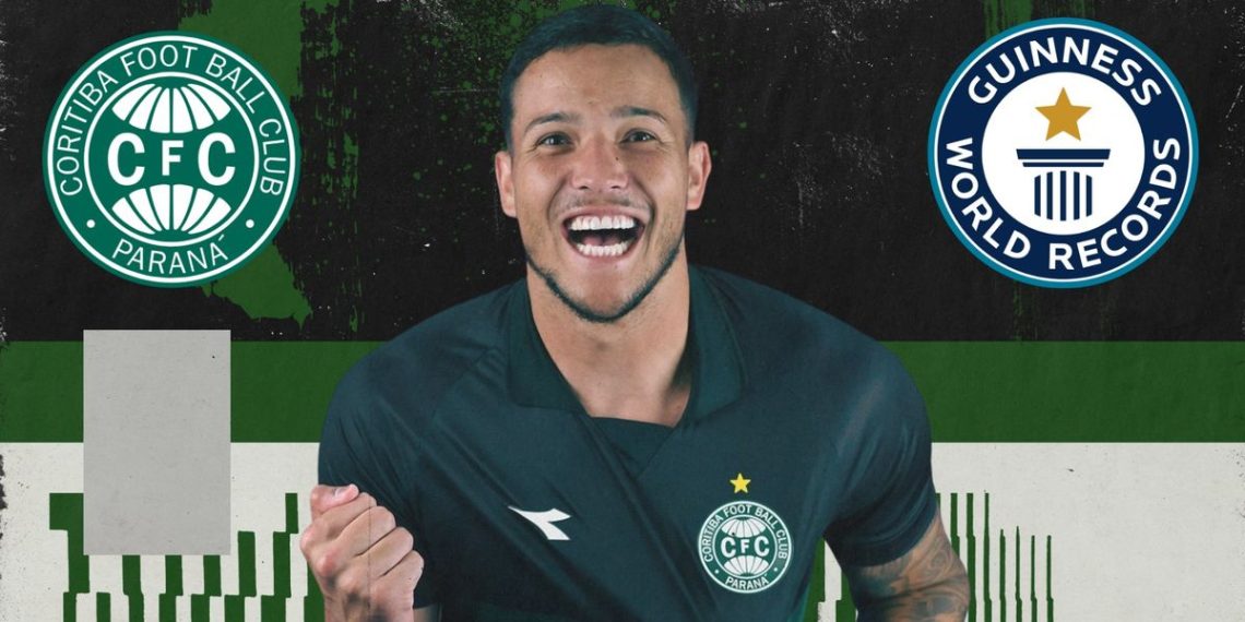 Guinness Book? Coritiba avalia buscar recorde mundial depois de gol de goleiro