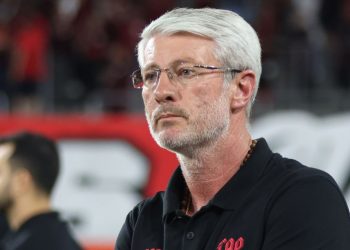 Odair admite problema no gramado da Arena e cobra adaptação do Athletico