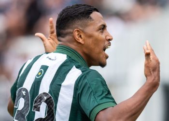 Coritiba deixa gosto amargo na torcida após novo empate, agora com o Operário