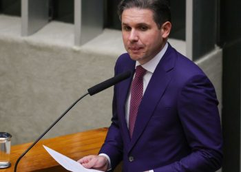 Decisão de Flávio Dino sobre penduricalhos foi “feliz”, diz Hugo Motta