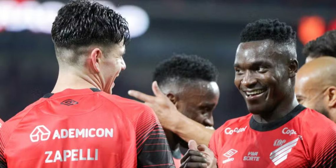 “Coincidência”: Odair fala sobre tropa de colombianos no Athletico e critica número de estrangeiros