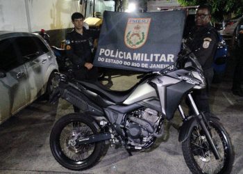 Moto semelhante à usada em diversos roubos em Campos é apreendida; suspeito tentou fugir
