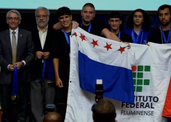 Alunos do IFF SJB conquistam medalha de bronze na maior feira de ciências do Brasil