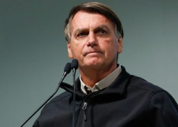 Jair Bolsonaro é levado a hospital após passar mal em presídio