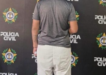 Homem é preso após descumprir medida protetiva e agredir ex-companheira em Campos