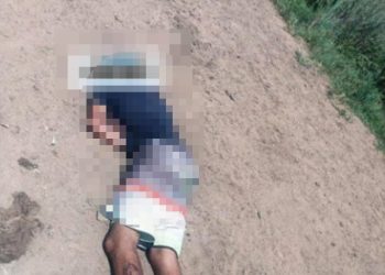 Homem é encontrado morto com marcas de tiros em estrada de Campos