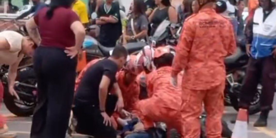 Ciclista é socorrido em estado grave após acidente entre bicicleta elétrica e caminhão na Av. 28 de Março, em Campos